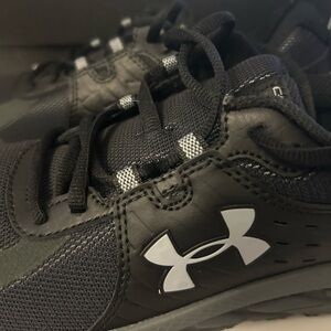 Men’s 8.5 Under Armour Charged Toccoa 2 in Black